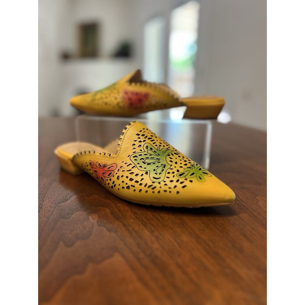 L'Artiste by Spring Step Women's Yellow Galatina Pointed Toe Mules Size 7.5